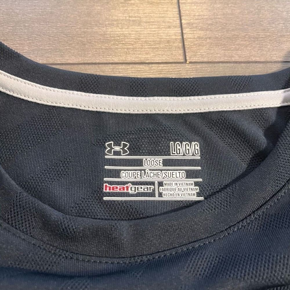 Under Armour Black Pattern Athletic Workout Shirt Women Large Bin O-51 - Picture 3 of 4